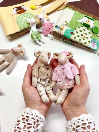 Kouzelné myšky jako z pohádky 🐭✨ Do dětského pokojíčku, k pomazlení a nebo jako ozdoba na poličku. 🥰 #myška #rucniprace...